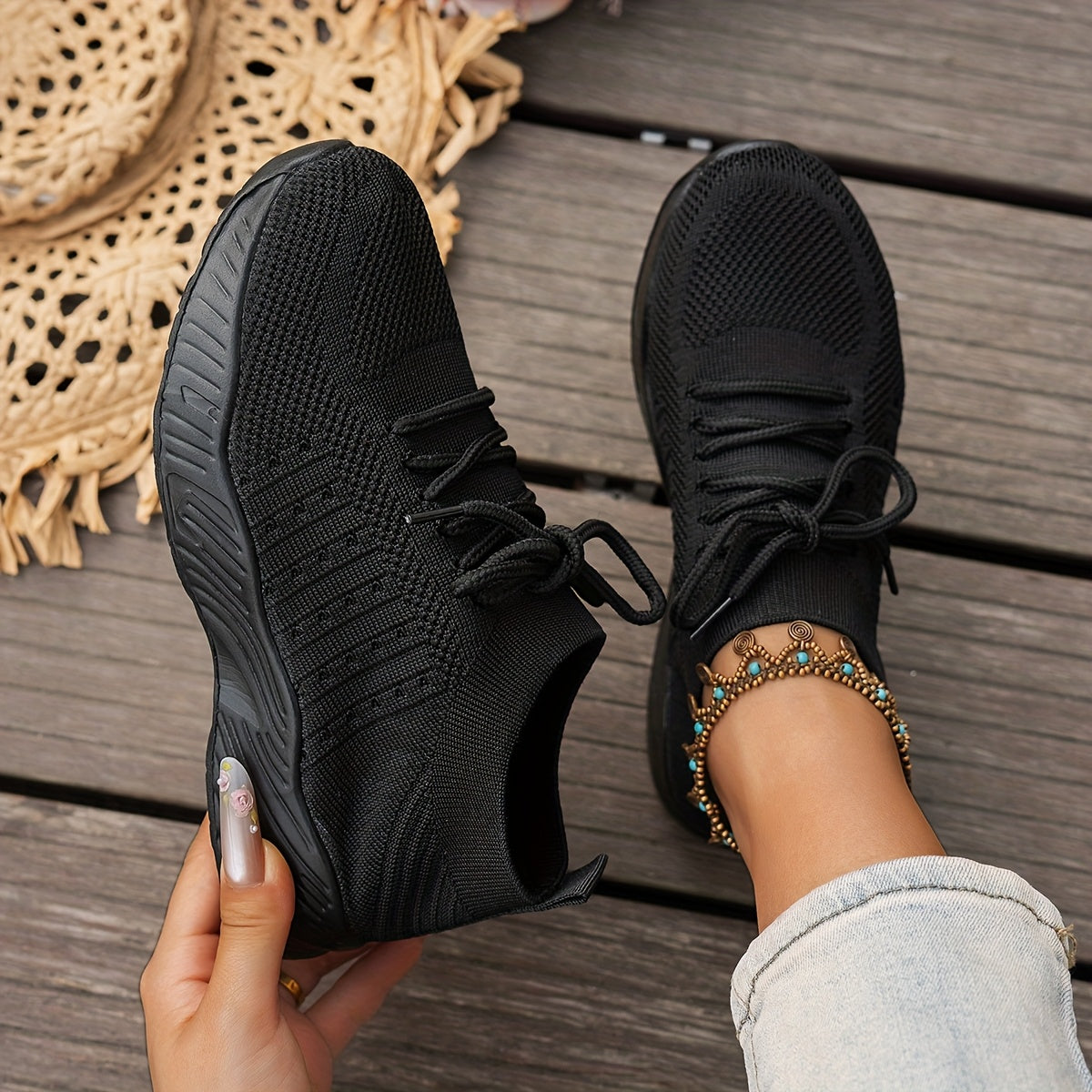 Sneakers con Lacci e Trama Traforata