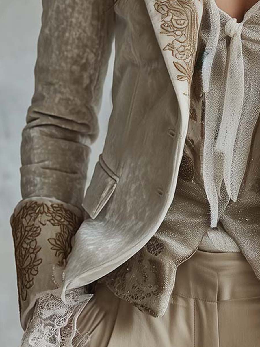 Blazer avorio con ricami e polsini in pizzo