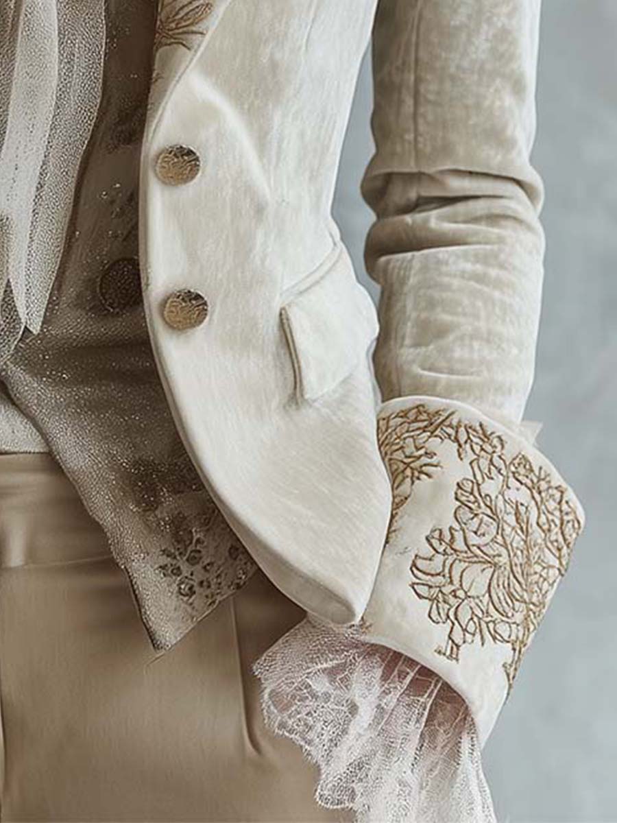 Blazer avorio con ricami e polsini in pizzo