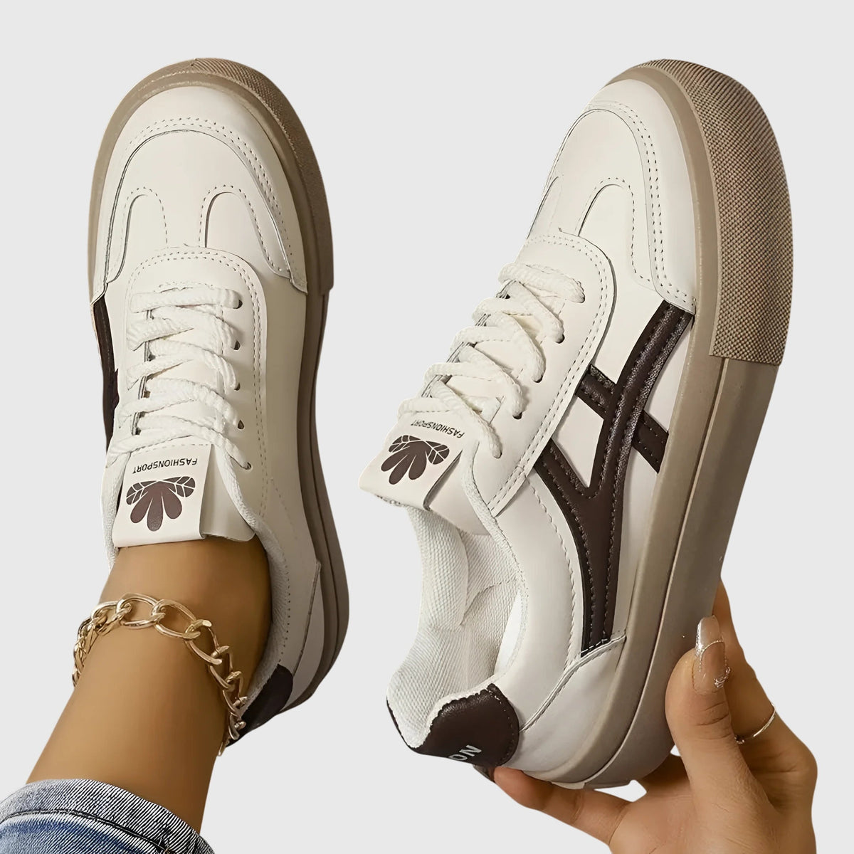 Sneakers con Bande a Contrasto