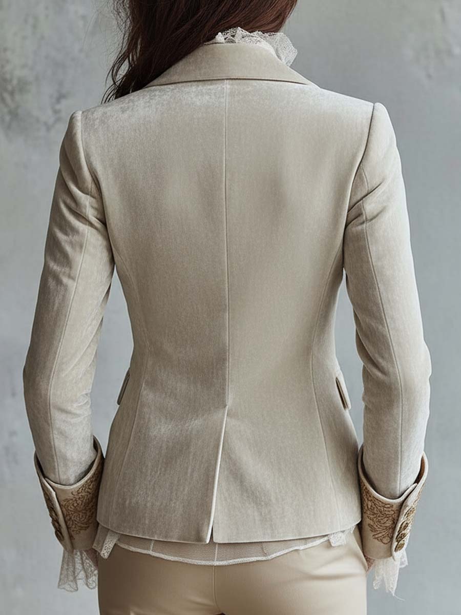 Blazer avorio con ricami e polsini in pizzo