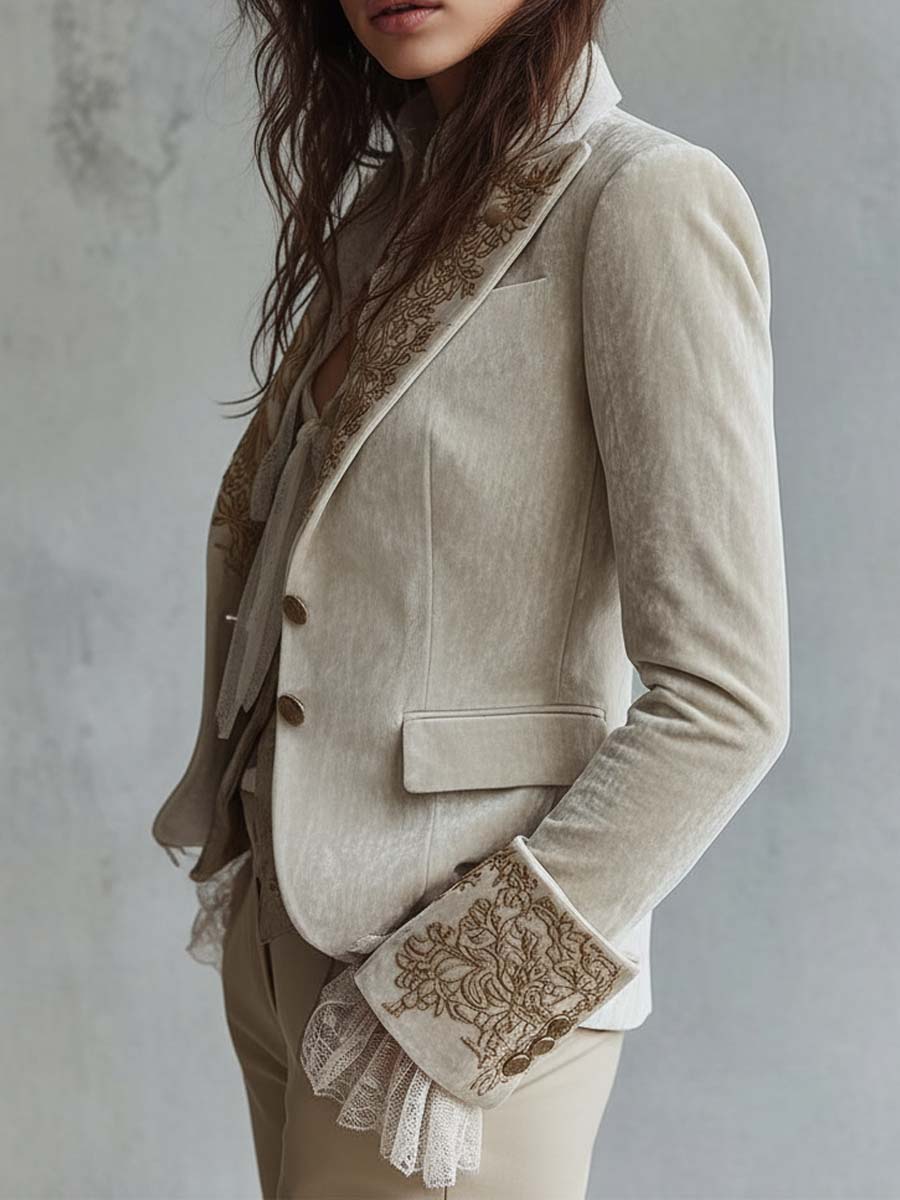 Blazer avorio con ricami e polsini in pizzo