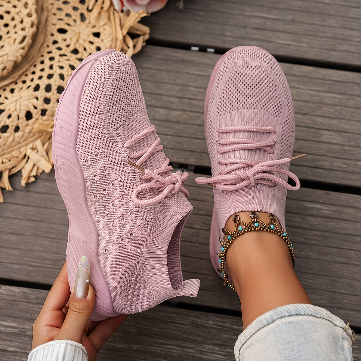 Sneakers con Lacci e Trama Traforata