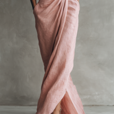 Abito lungo minimalista rosa con scollo a V in misto lino da donna