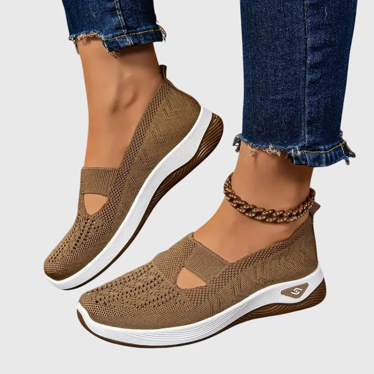 Scarpe Slip-On con Aperture Laterali