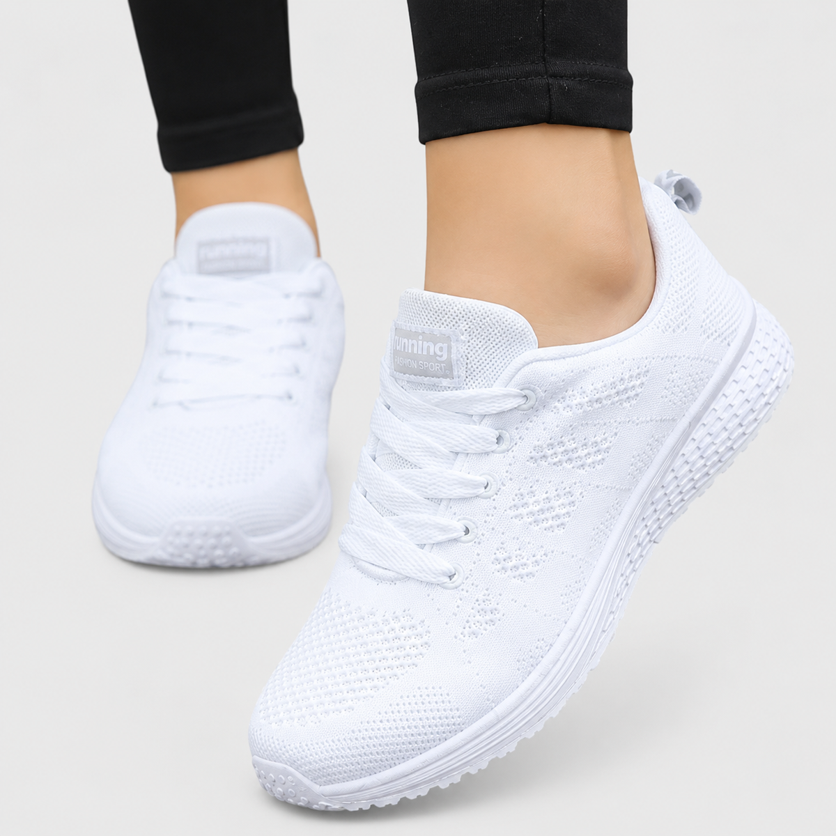 Sneakers con Dettagli Traforati