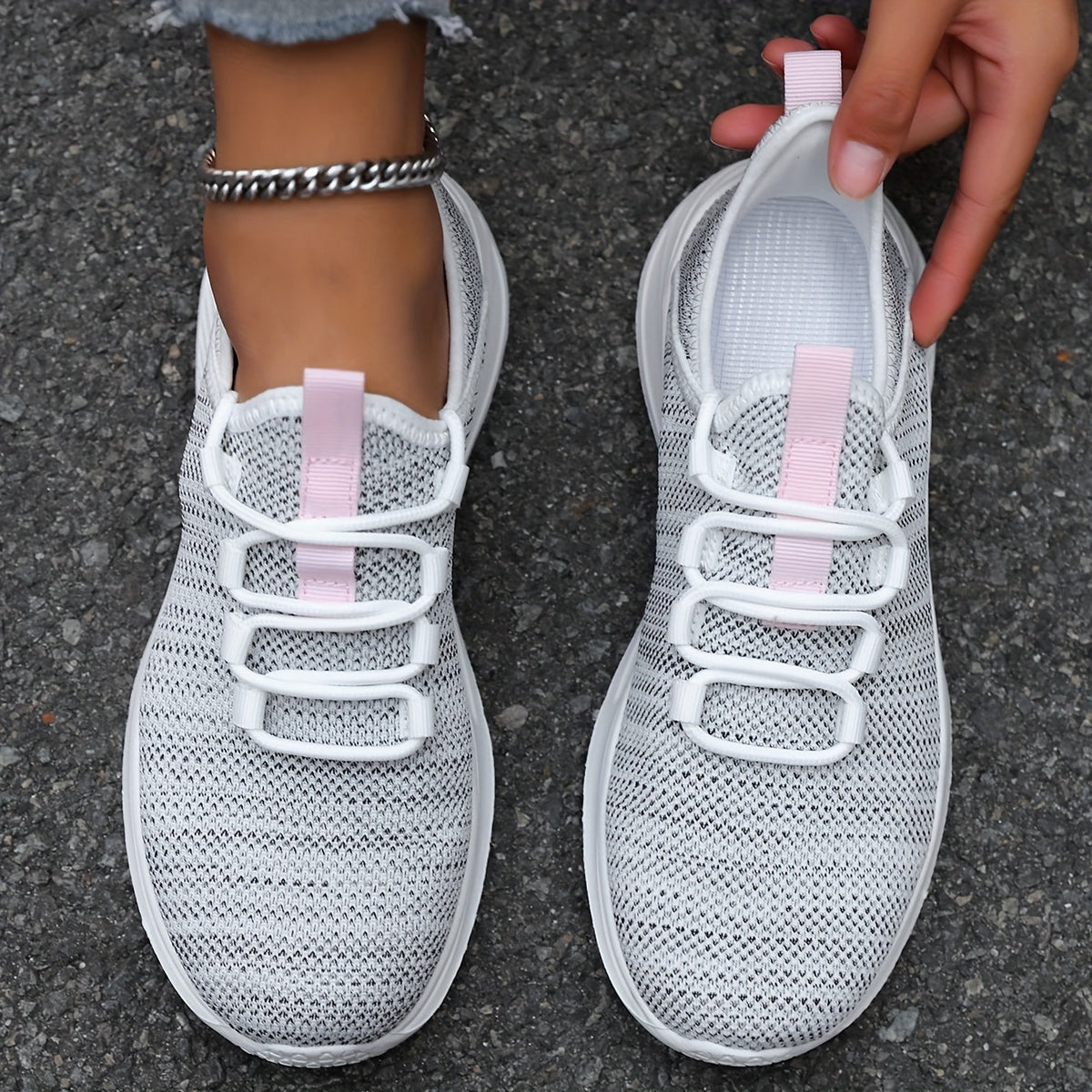 Sneakers con Lacci e Trama Intrecciata