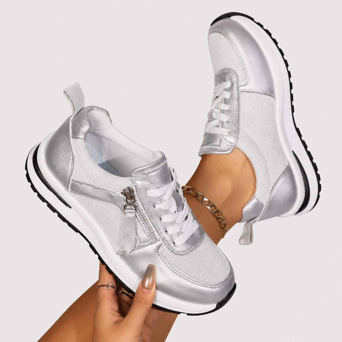 Sneakers con Zip e Dettagli Lucidi