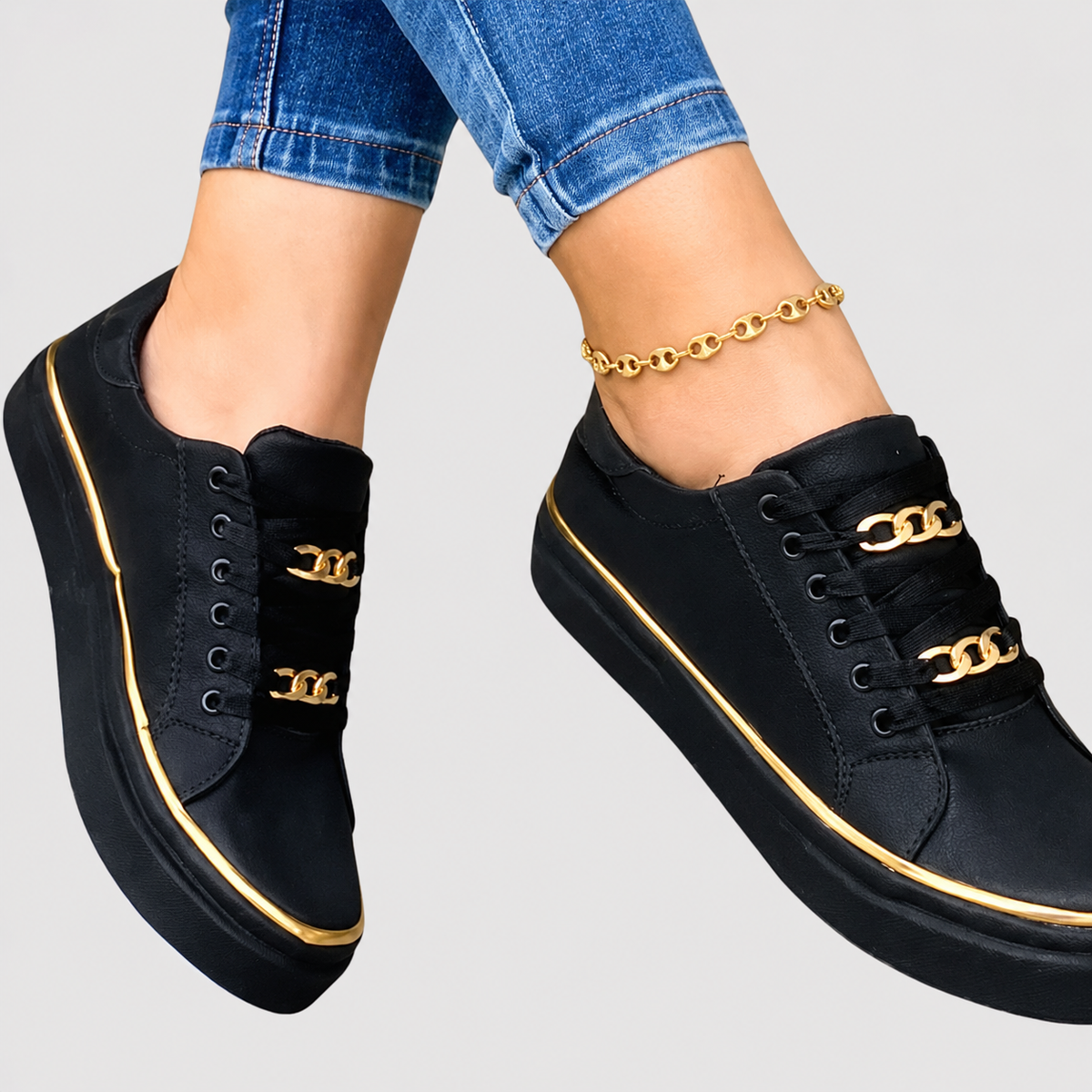 Sneakers con Catene Decorative