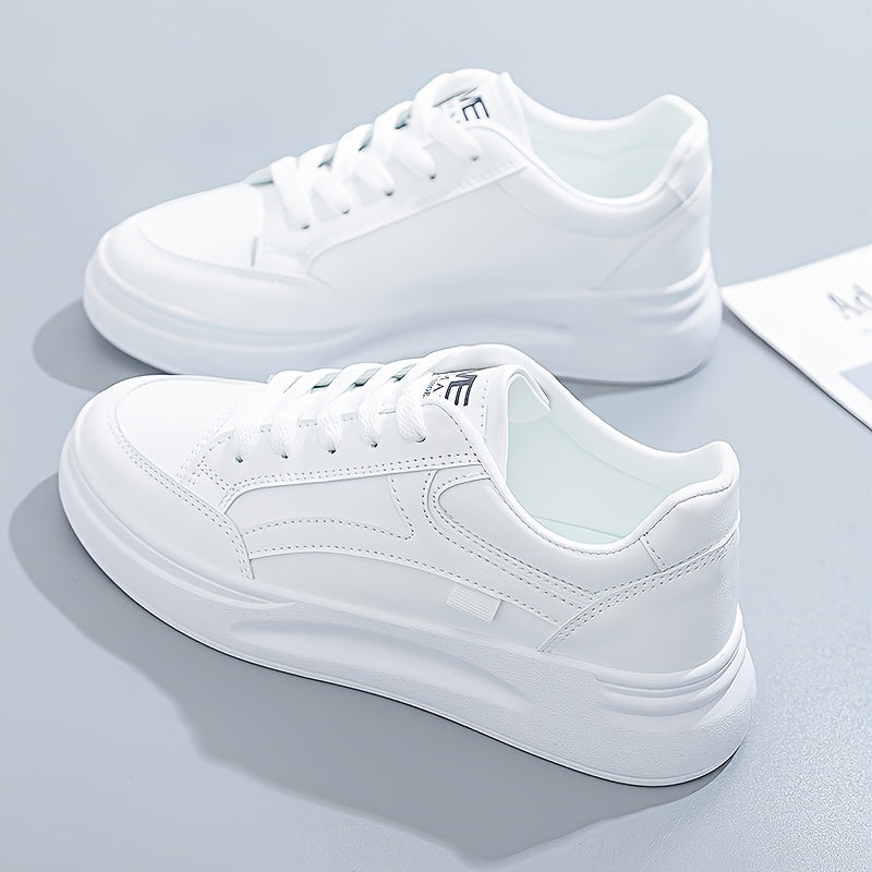 Sneakers con Dettagli a Contrasto