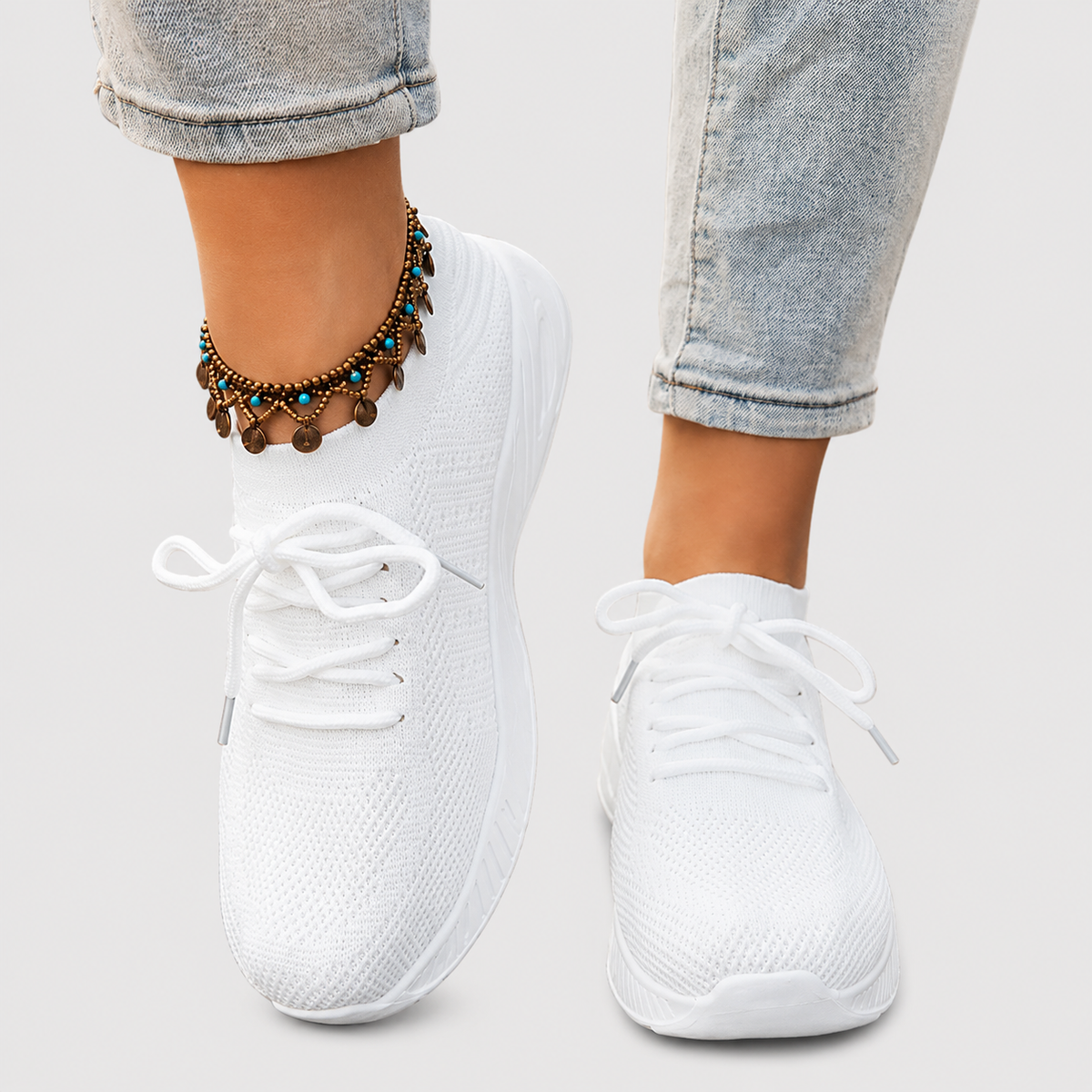 Sneakers con Lacci e Trama Traforata