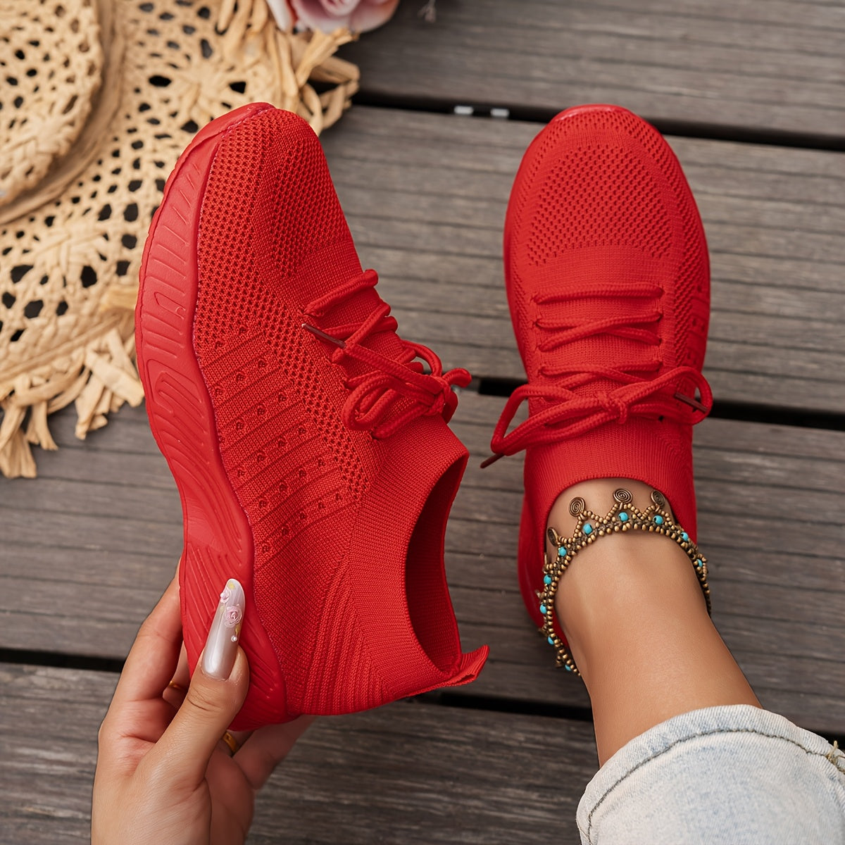 Sneakers con Lacci e Trama Traforata