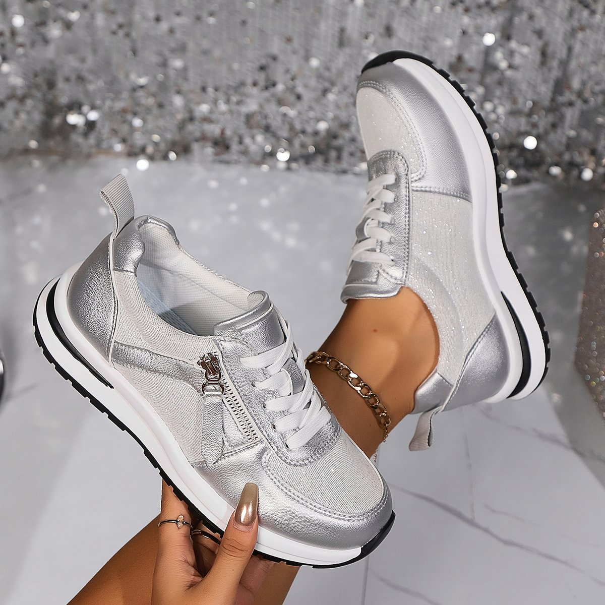 Sneakers con Zip e Dettagli Lucidi