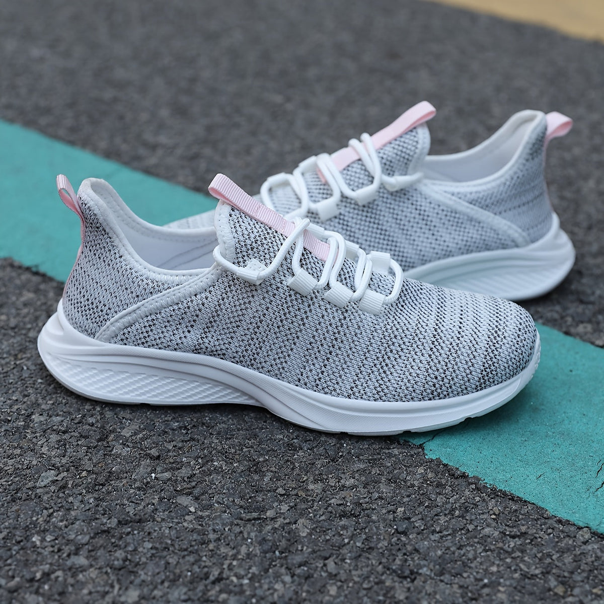 Sneakers con Lacci e Trama Intrecciata