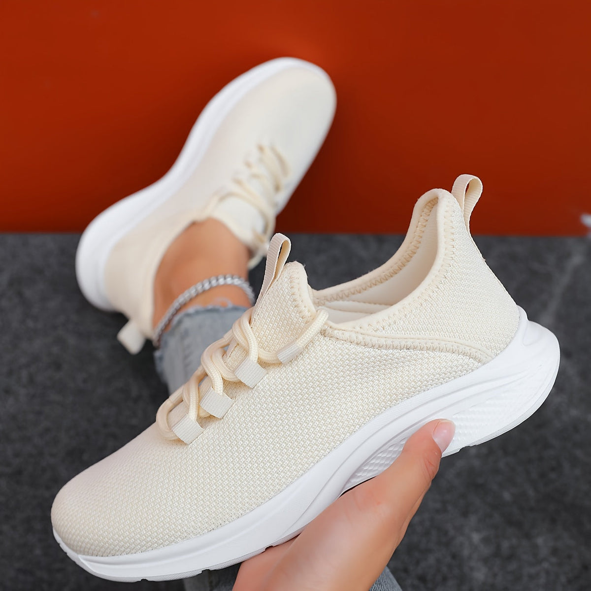 Sneakers con Lacci e Trama Intrecciata