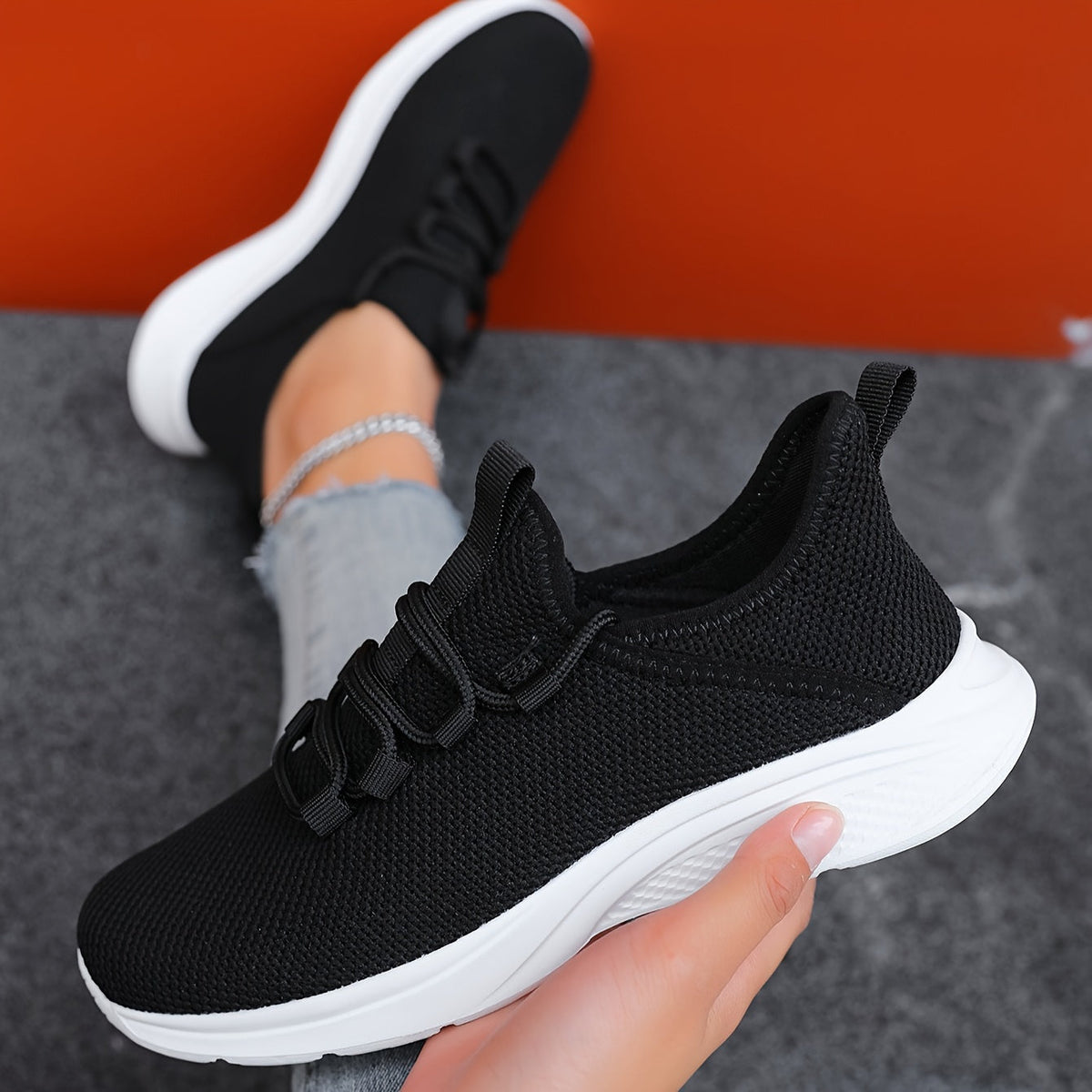 Sneakers con Lacci e Trama Intrecciata