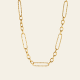 Jeanne – Collana dorata con struttura decisa
