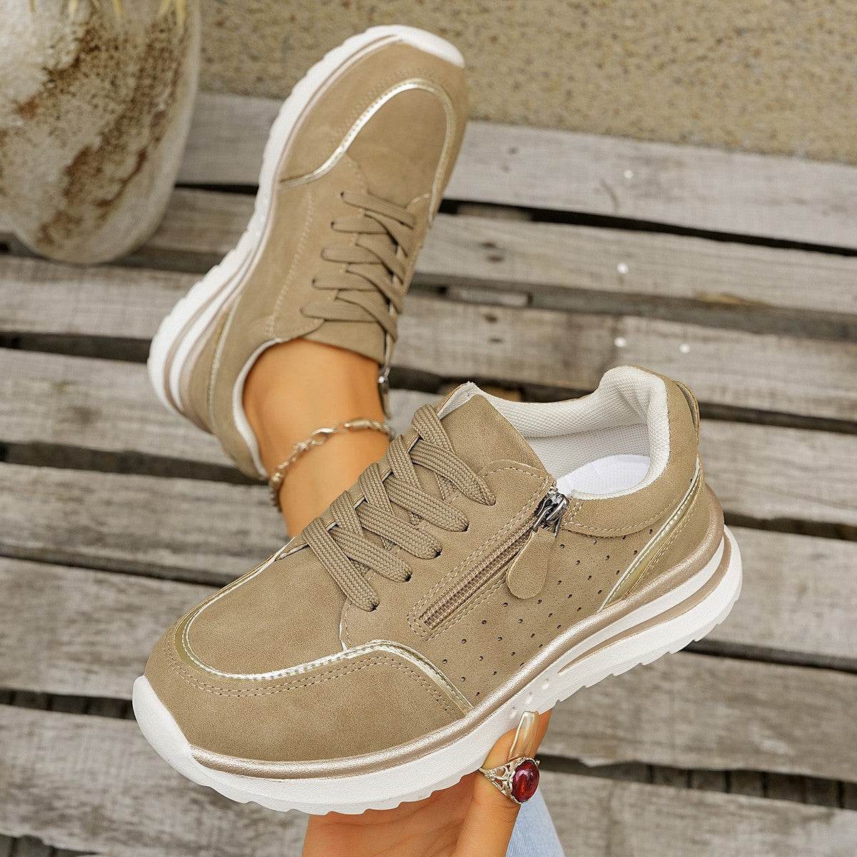 Sneakers con Cuciture a Vista