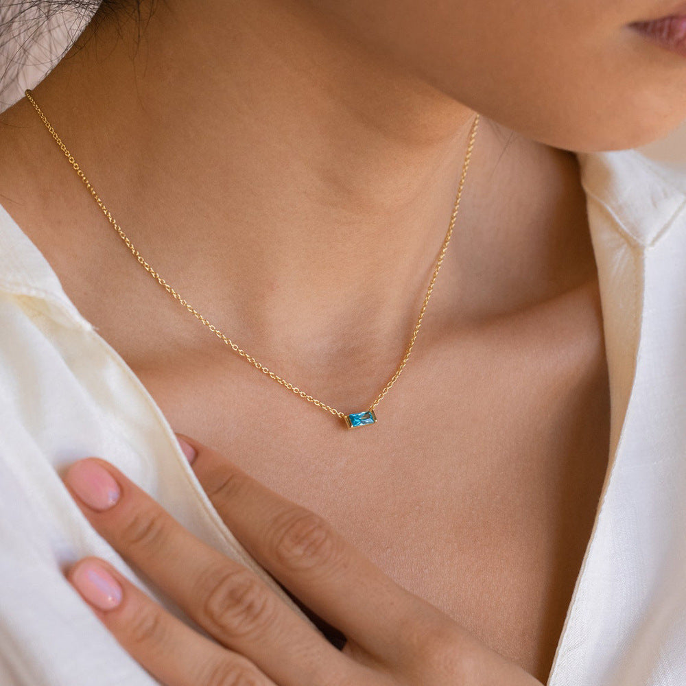 Livia – Collana in argento con piccolo pendente