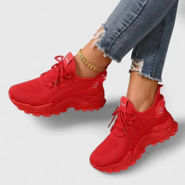 Sneakers Traforate con Lacci
