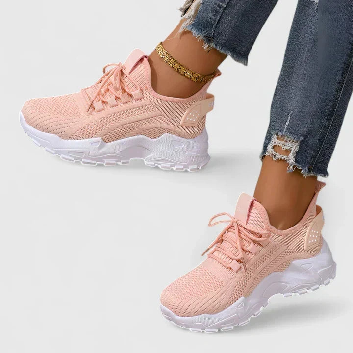 Sneakers Traforate con Lacci