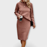 Completo di maglione e gonna a due pezzi