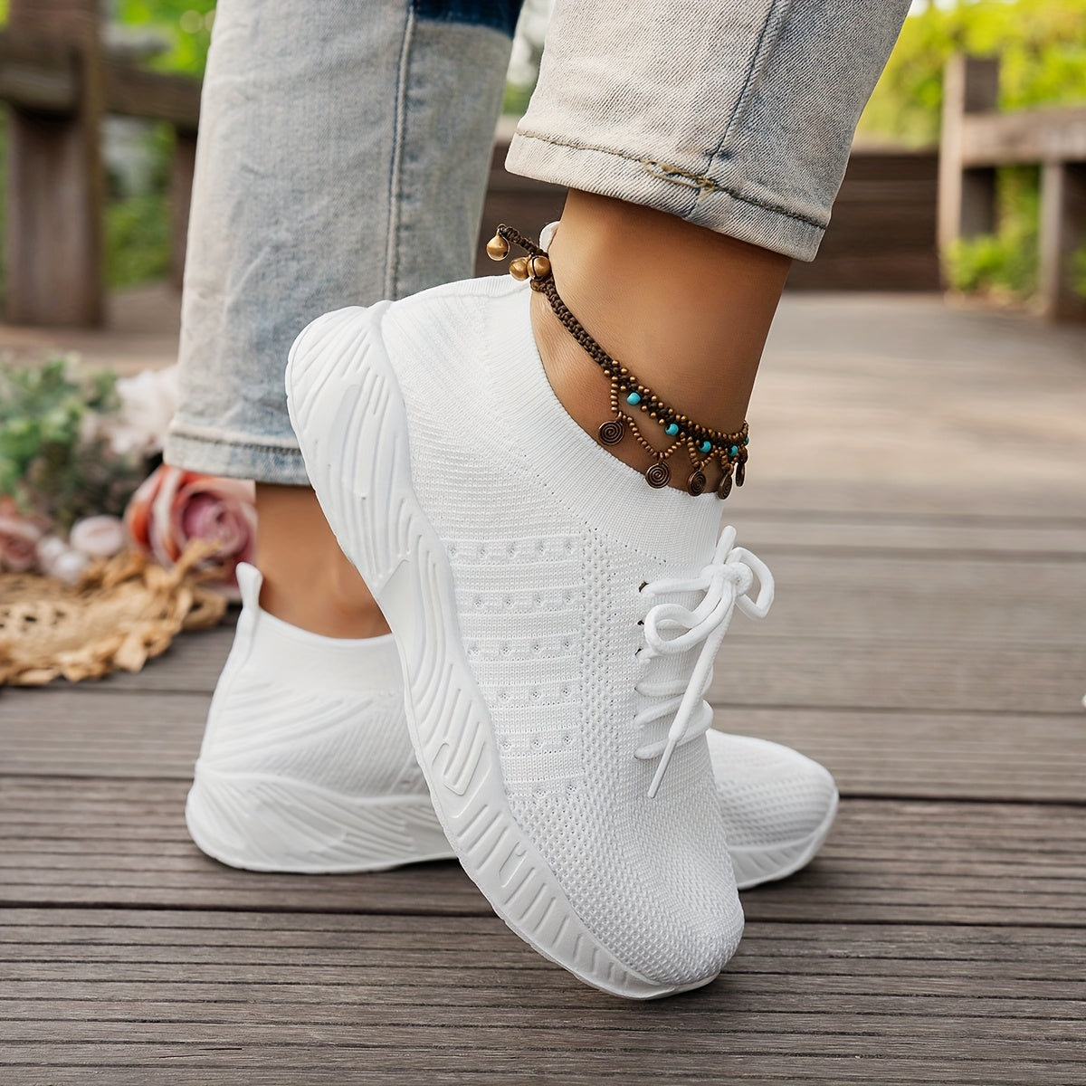 Sneakers con Lacci e Trama Traforata