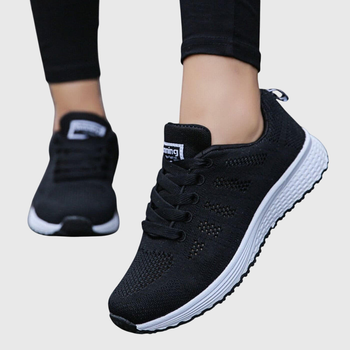 Sneakers con Dettagli Traforati