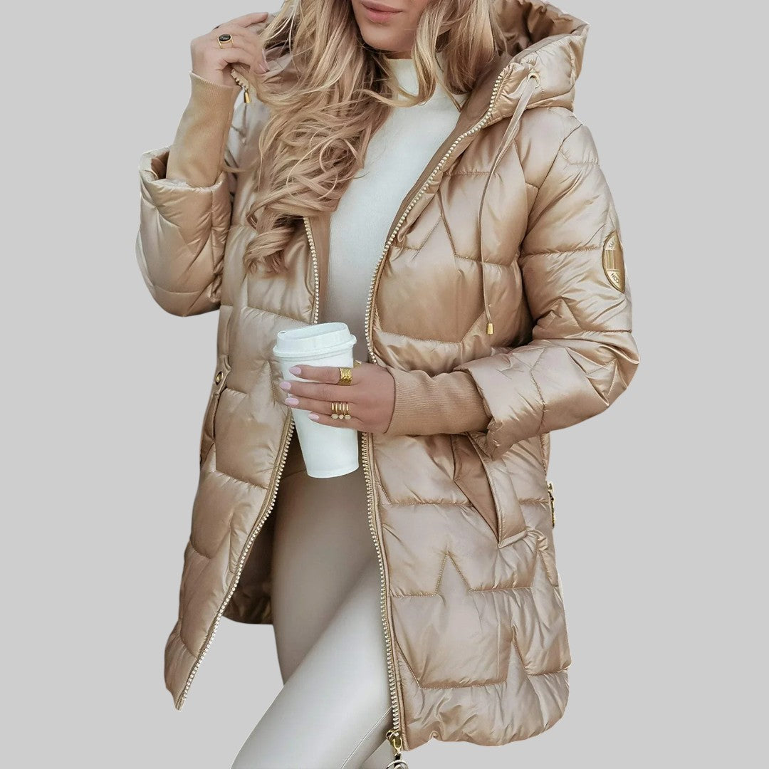 Cappotto elegante autunnale con cappuccio