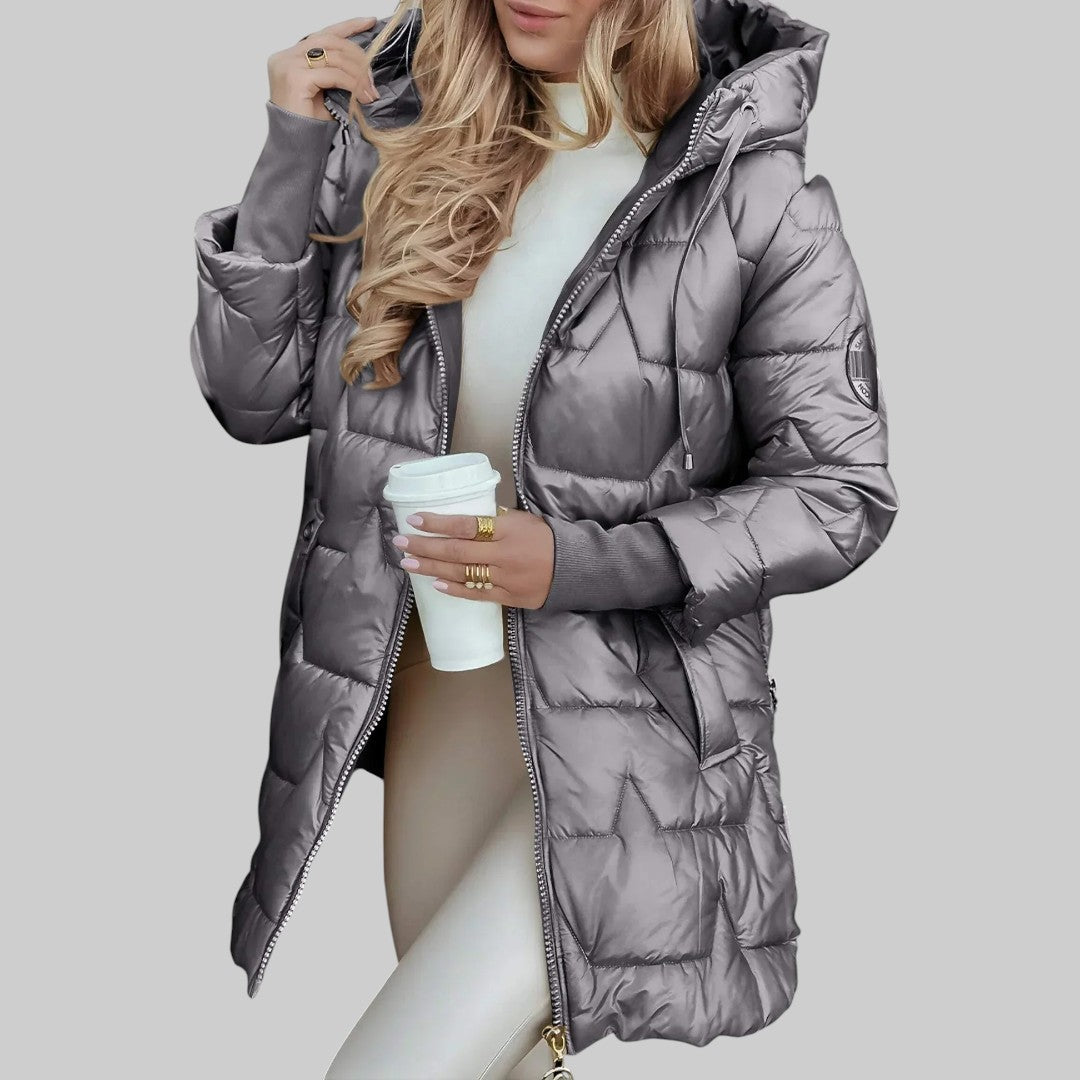 Cappotto elegante autunnale con cappuccio