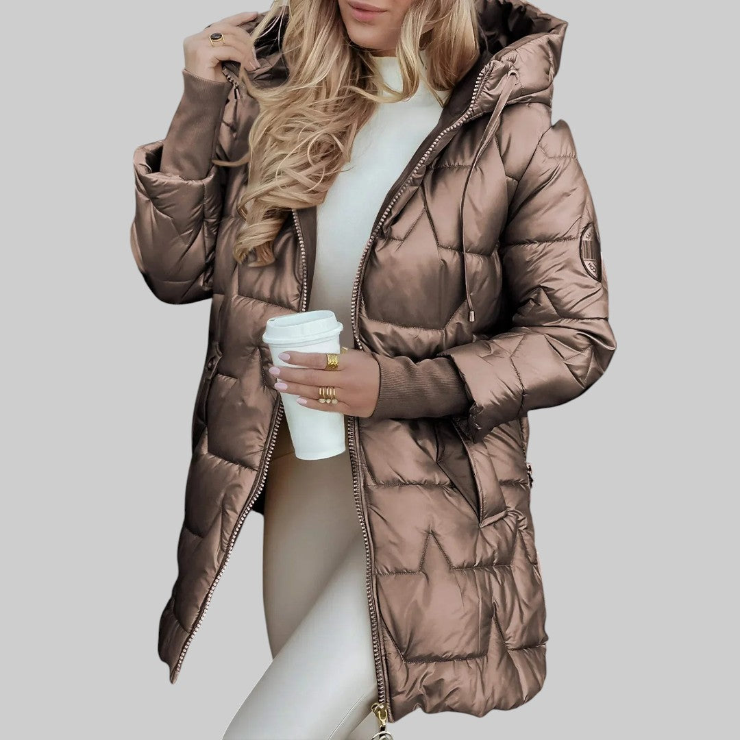 Cappotto elegante autunnale con cappuccio