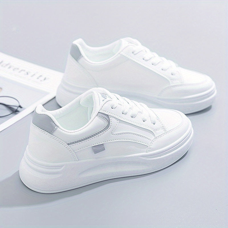 Sneakers con Dettagli a Contrasto