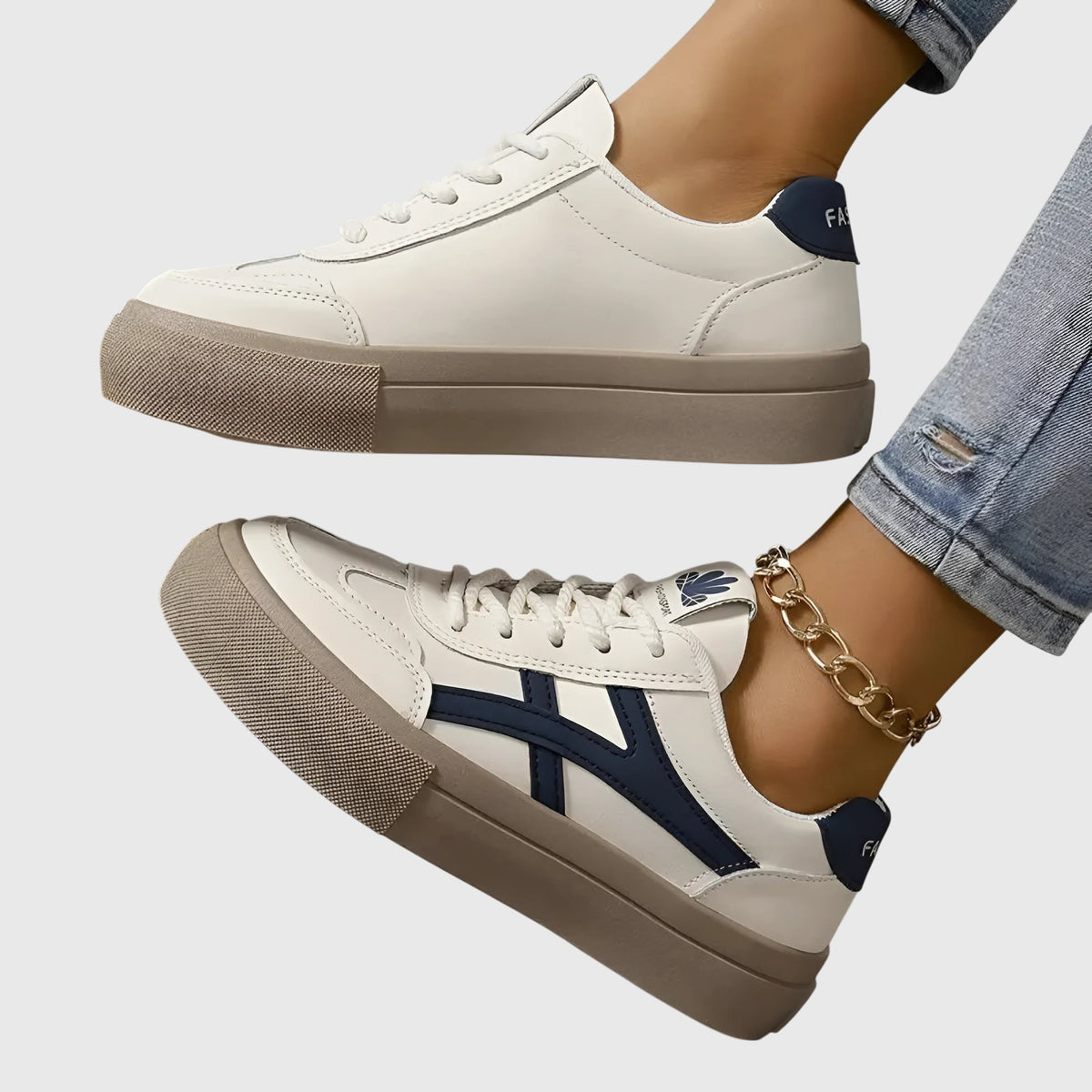 Sneakers con Bande a Contrasto