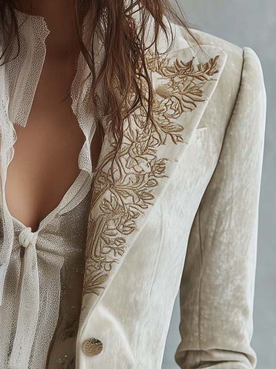 Blazer avorio con ricami e polsini in pizzo