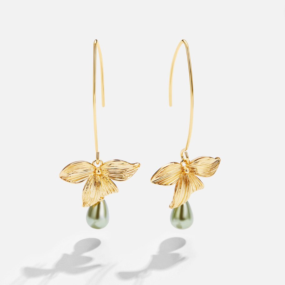 Juliane – Orecchini in oro con superficie perlacea