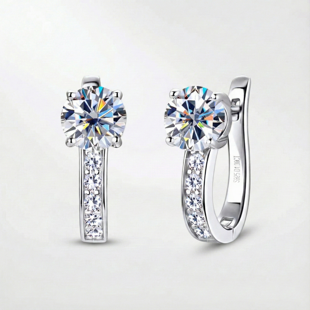 Orecchini a cerchio con moissanite incastonata a canale