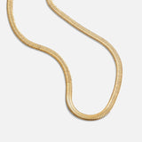 Marie – Una collana d'oro delicatamente curvata