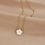 Lale - Collana con fiore bianco